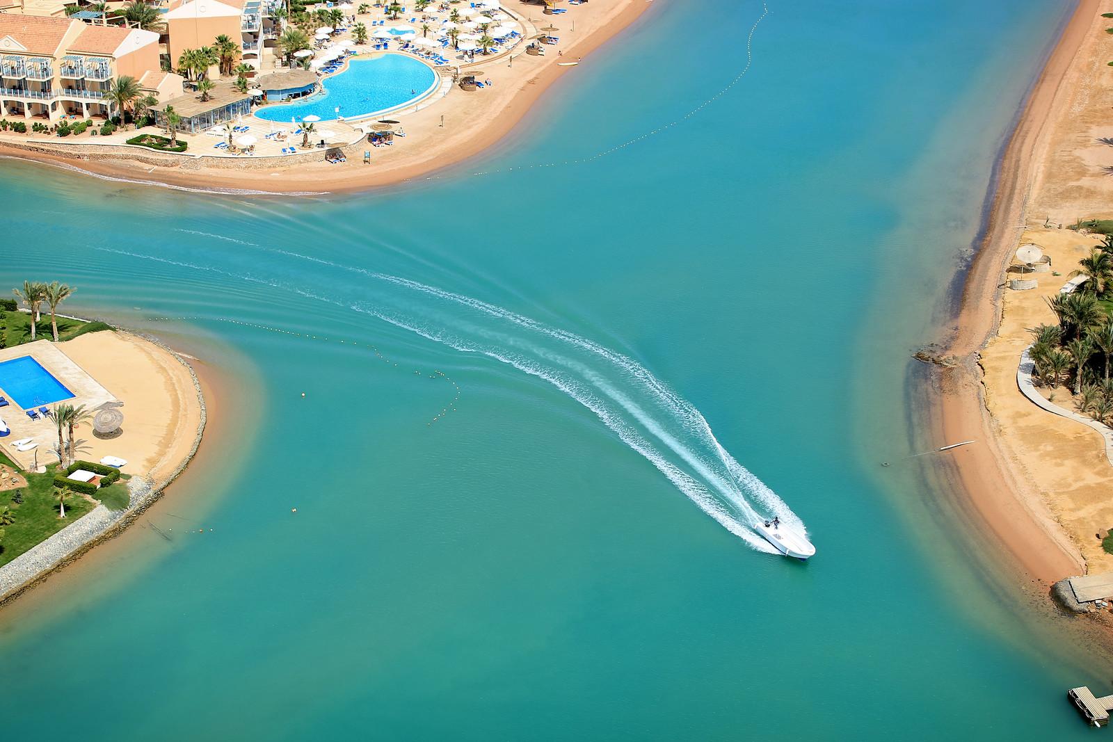 Kitesurf at Makani Beach